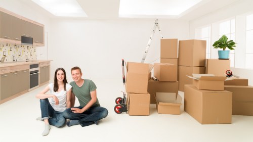Removal van moving support for residential and commercial customers in Queens Park