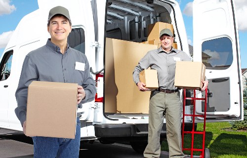 Careful assessment of heavy items before lifting